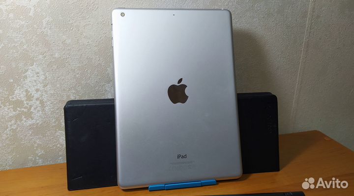 iPad Air Wi-Fi 16 Gb Идеальный + клавиатура