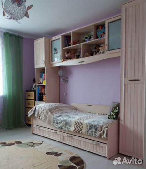 Комплект мебели в детскую