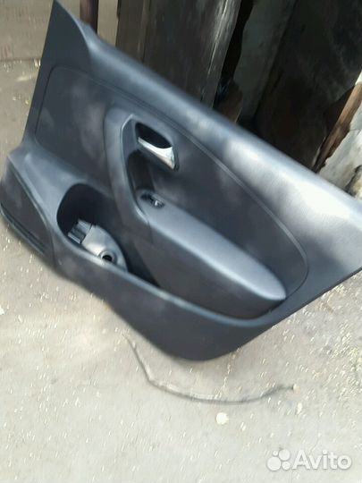Обивка обшивка двери правая polo sedan5
