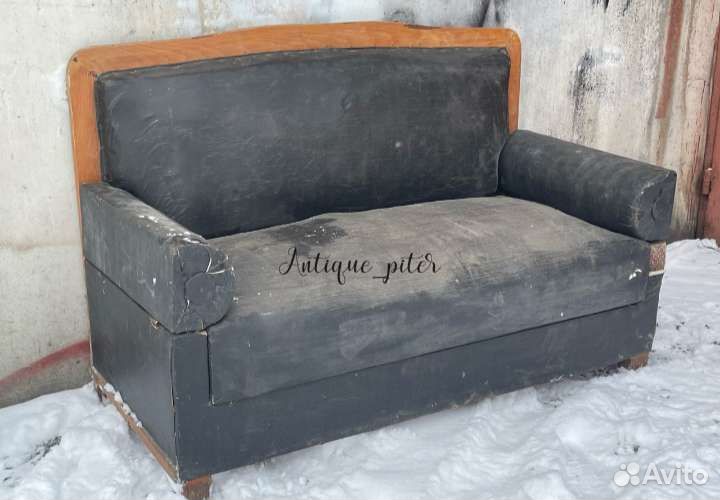 Диван старинный