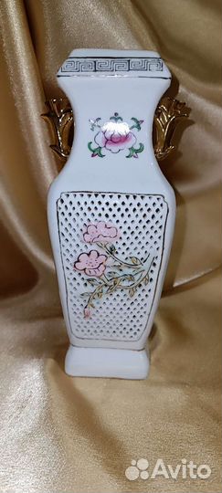 Ваза декоративная, ажурная, Китай XX в.(1965-70гг)