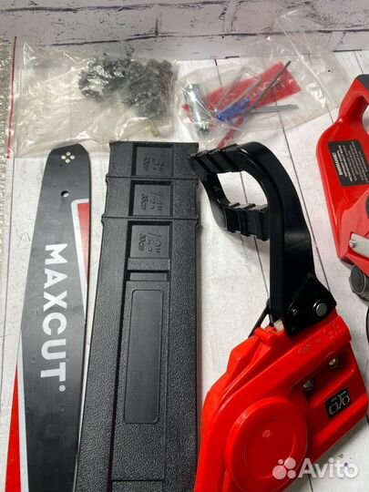 Пила цепная бензиновая maxcut MC 242 (red)