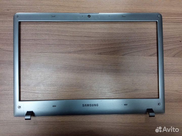 Безель, рамка матрицы Samsung NP355V4C AP0RV000610