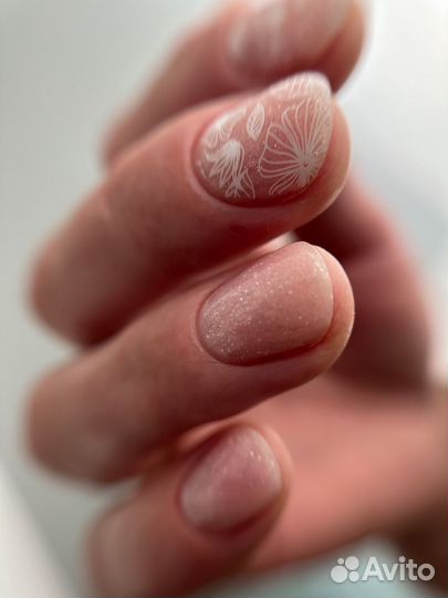 Модель на маникюр