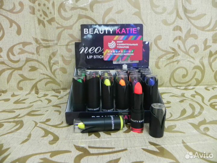 Помада светится в ультрафиолете