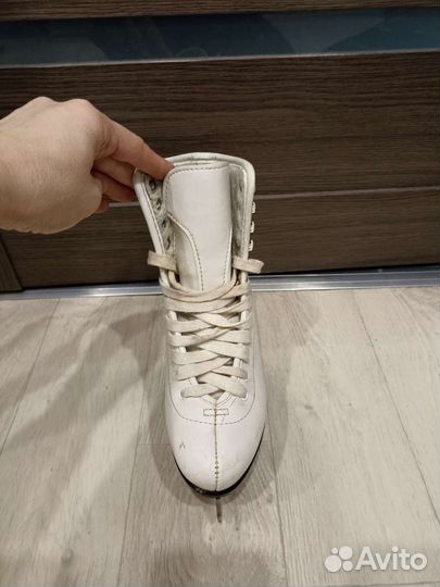 Коньки фигурные Grace р33