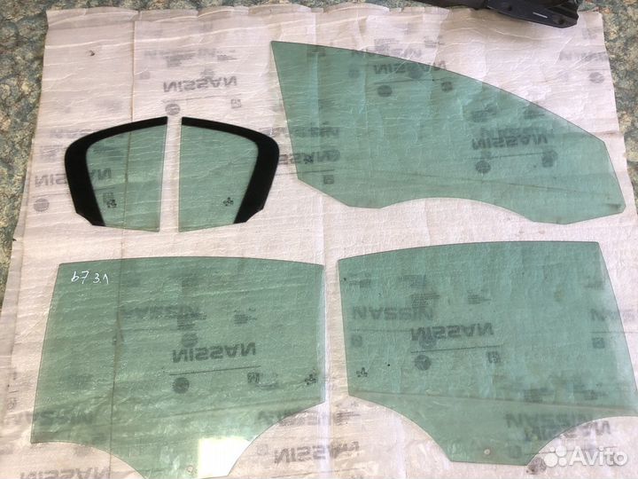 Стекло двери VW Passat B7 Седан 2011 Стекло двери