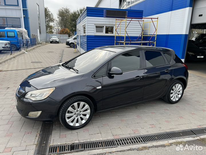 Opel Astra 1.4 МТ, 2011, 198 000 км