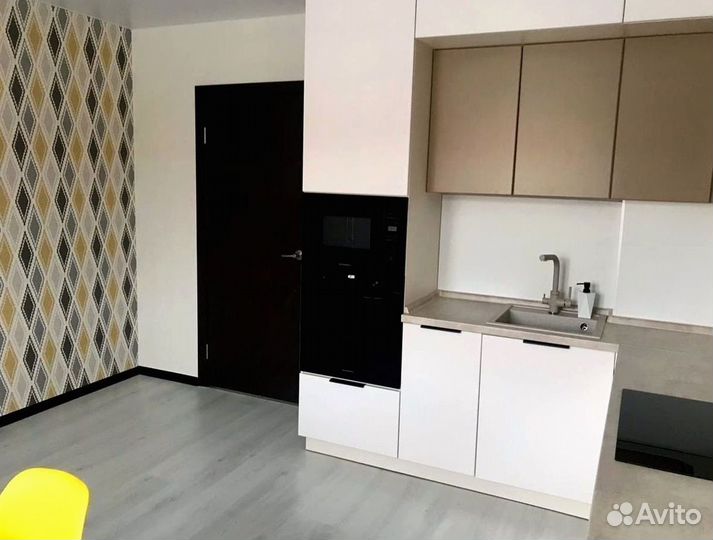 Угловой кухонный гарнитур современный