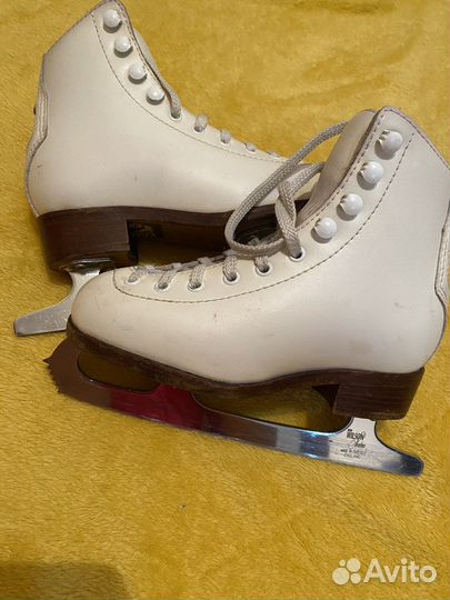 Коньки фигурные 28 размер wifa