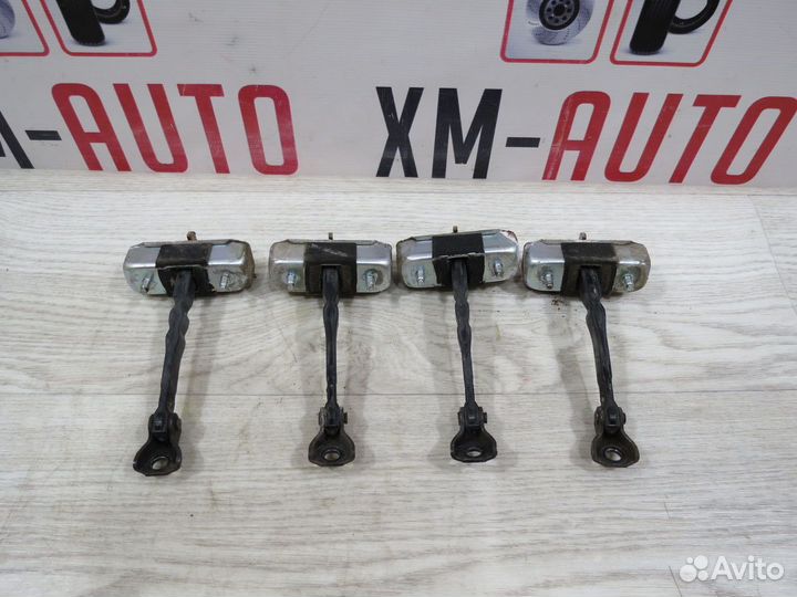 Ограничитель двери задние Toyota Corolla 150