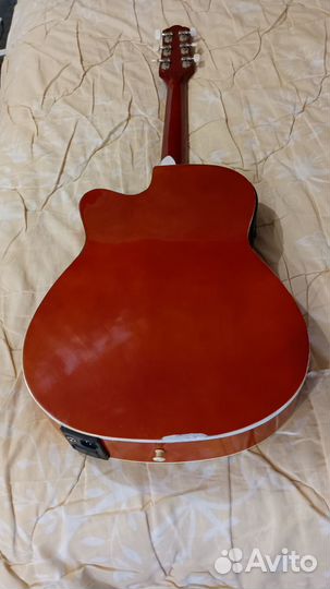 Акустическая гитара