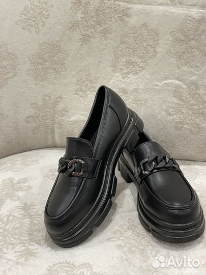 Новая Женская обувь лоферы мокасины туфли