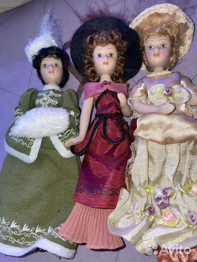 Кукла фарфоровая