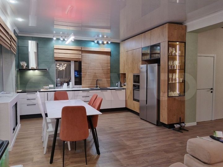 Коттедж 191,7 м² на участке 9,5 сот.