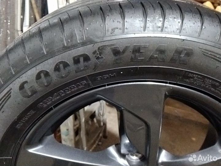 Goodyear EfficientGrip 215/60 R16 95H