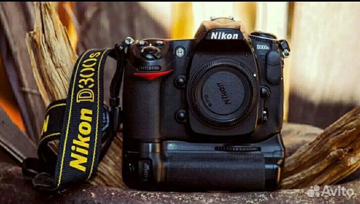 Nikon d 300 s