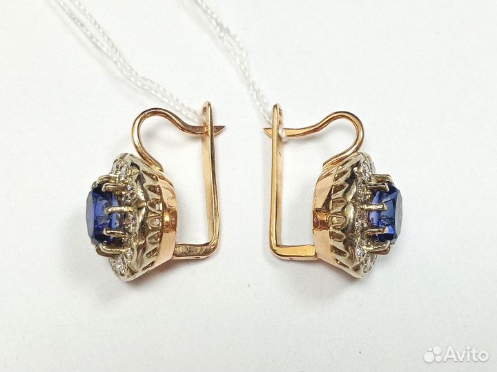 Золотые серьги с камнем