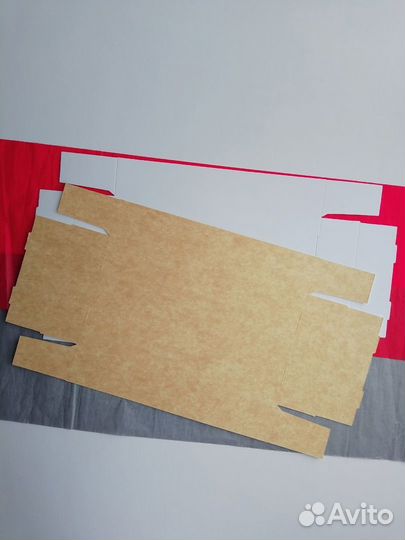 Коробка из картона для кондитерских изделий