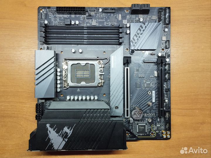 Gigabyte b660m aorus pro ddr4 / lga 1700