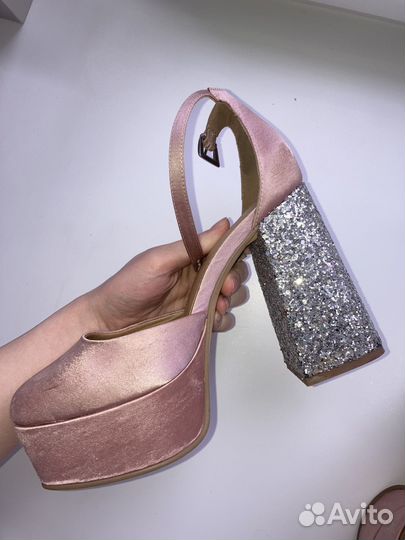 Туфли женские на высоком каблуке