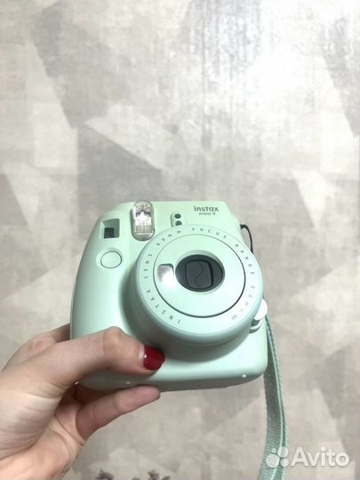 Пленочный фотоаппарат instax mini