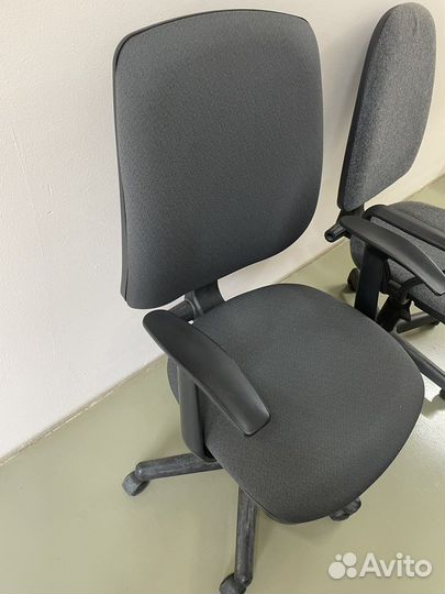 Офисное кресло