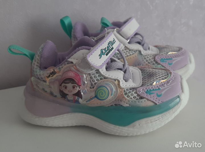 Кроссовки для девочки
