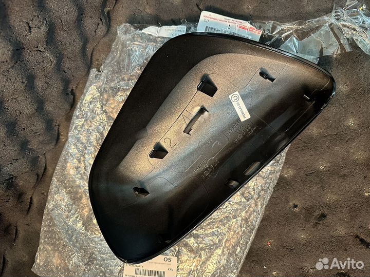 Toyota Corolla 150 левая накладка зеркала