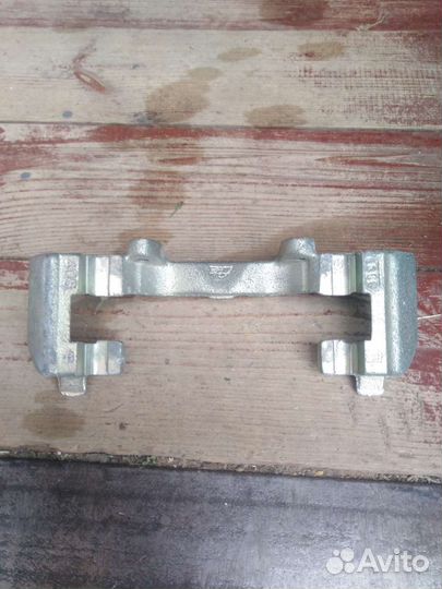 Скоба суппорта Мерседес спринтер