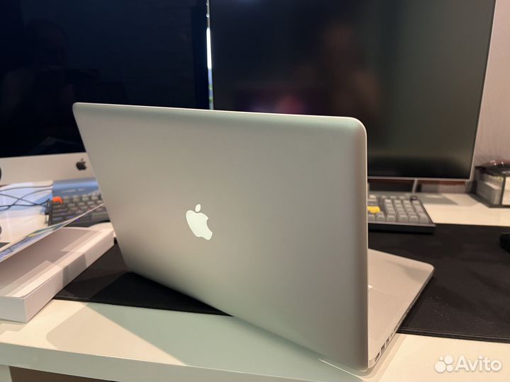 Apple macbook PRo 17