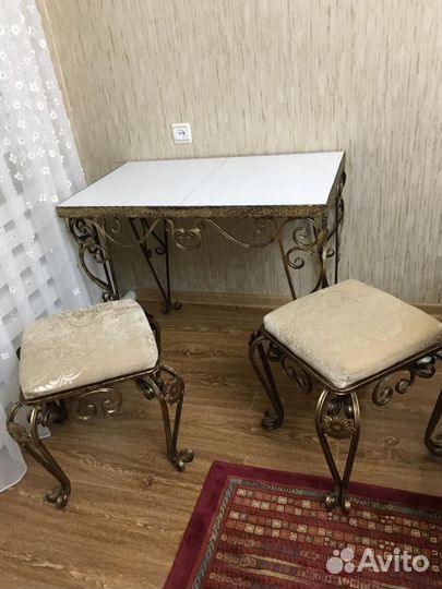 Кованный стол и стулья