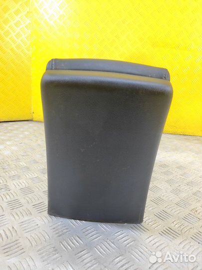 Подлокотник Toyota Hilux (2015-2021) 2.4 D 2GD-FTV