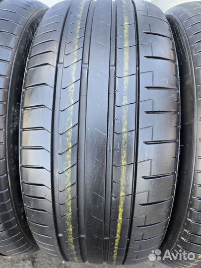 Pirelli P Zero PZ4 275/40 R22 107Y