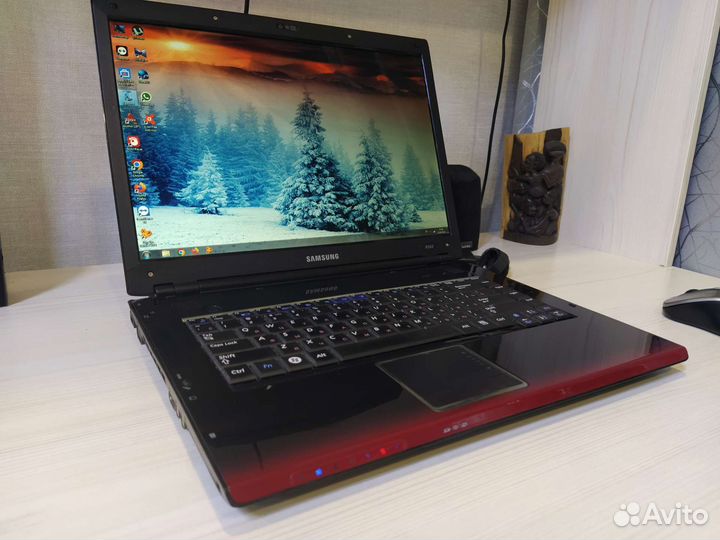 Ноутбук Samsung R560
