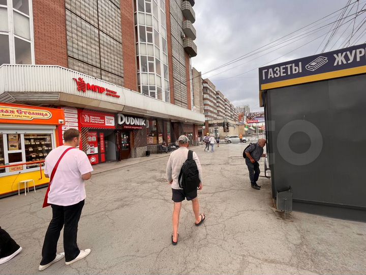 Торговая площадь на первой линии, метро, 200 м²