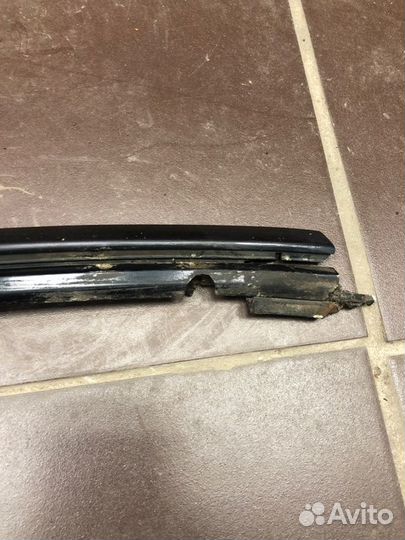 Молдинг лобового стекла левый Mercedes-Benz