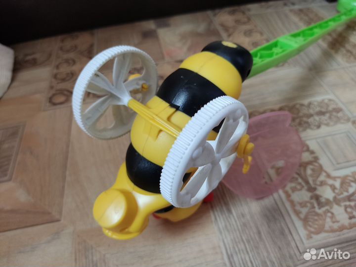 Детская каталка пчёлка