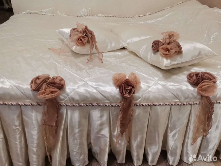 Покрывало на кровать +3 подушки