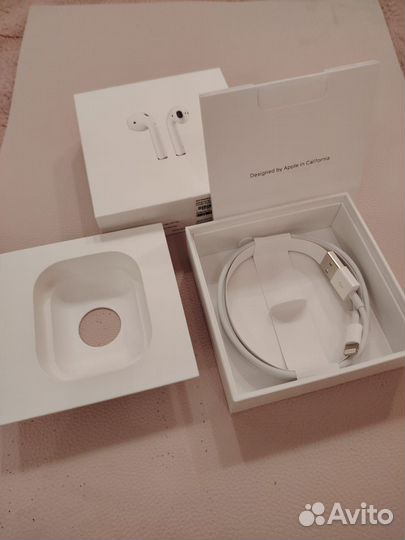 Беспроводные наушники apple airpods