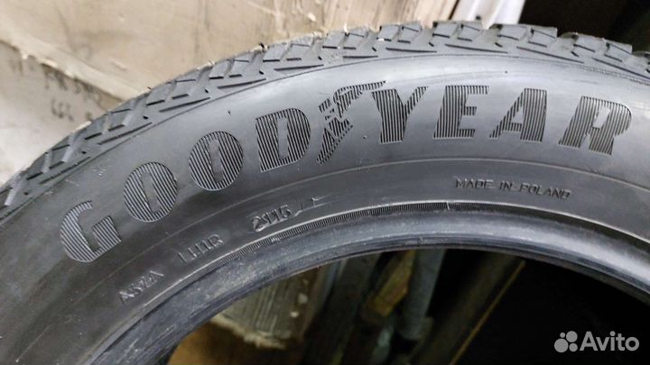 Goodyear UltraGrip Ice 2 235/55 R17 103T