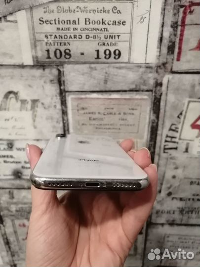 iPhone X, 64 ГБ