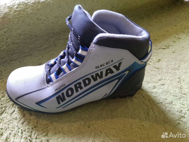 Лыжные ботинки