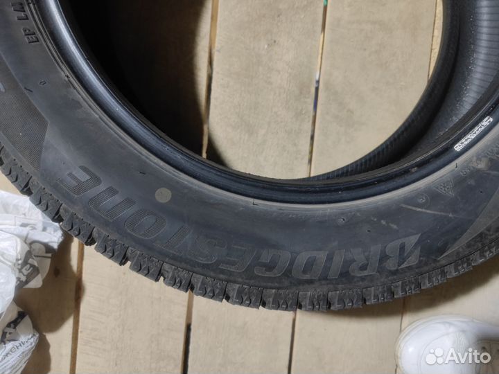 Bridgestone Blizzak VRX2 215/55 R17 94H