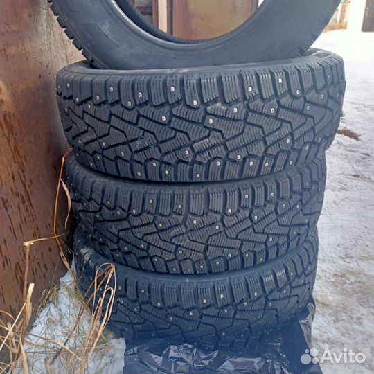 Pirelli Winter Ice Zero 215/65 R16