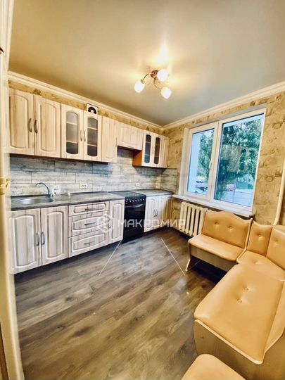 1-к. квартира, 42 м², 1/9 эт.