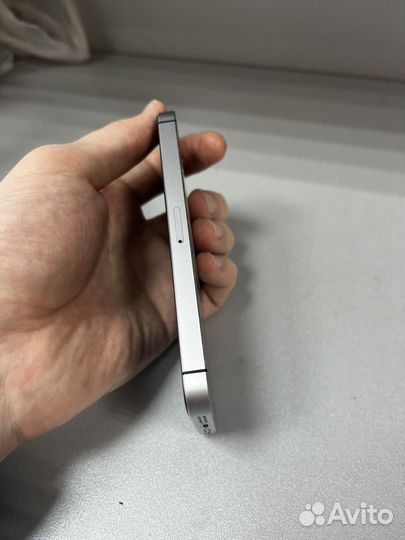 iPhone SE, 32 ГБ