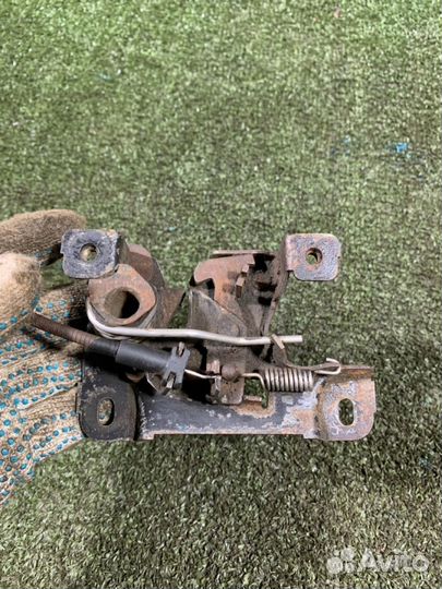 Замок капота Audi A4, B5 1996