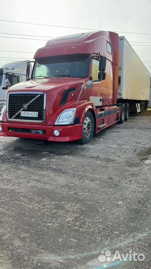Volvo VNL 64T с полуприцепом, 2003