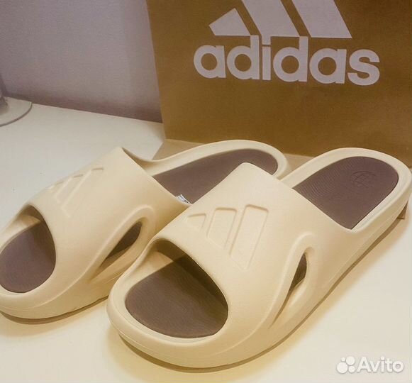 Новые шлепки Adidas. оригинаЛ. 39,5 р